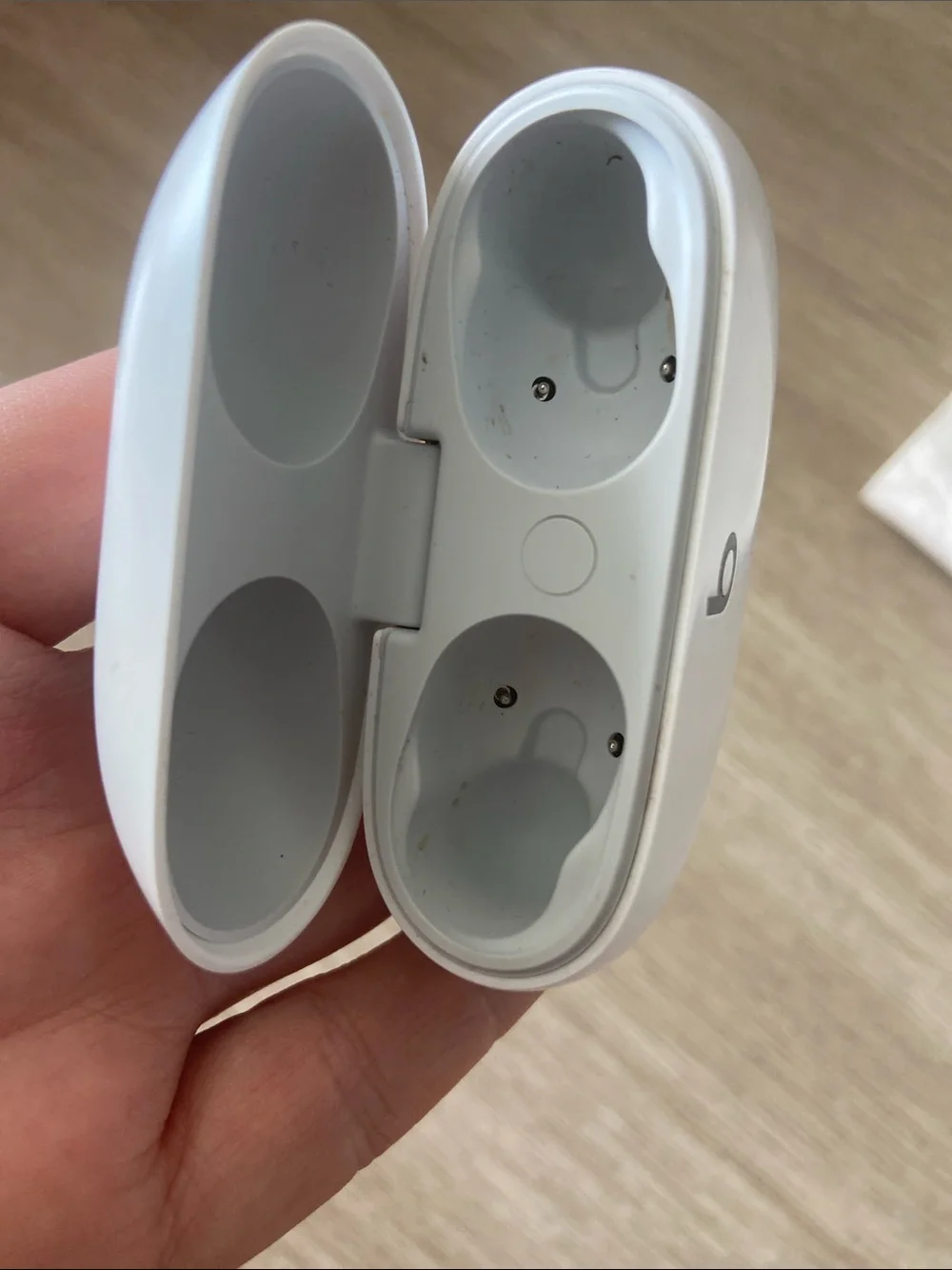 Beats by Dre True Wireless Earbuds Charging Case - White